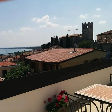 Lovely Studio Apartment With Panoramic View Apartamento Desenzano del Garda
