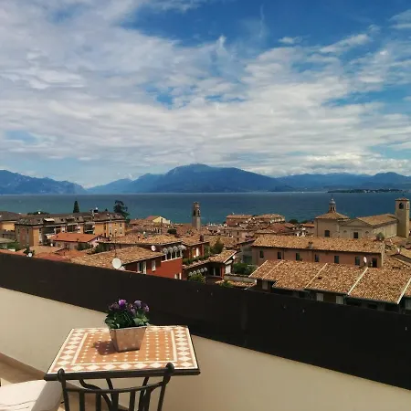 Lovely Studio Apartment With Panoramic View Apartamento Desenzano del Garda