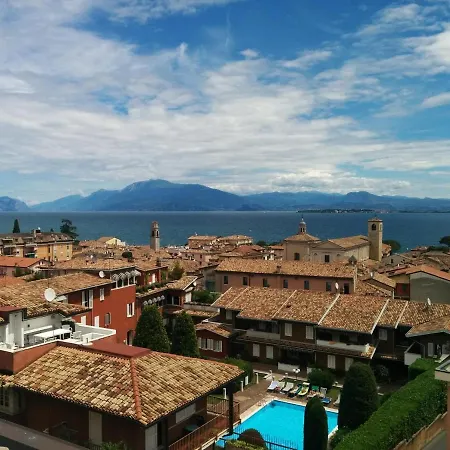 Apartamento Lovely Studio Apartment With Panoramic View Desenzano del Garda
