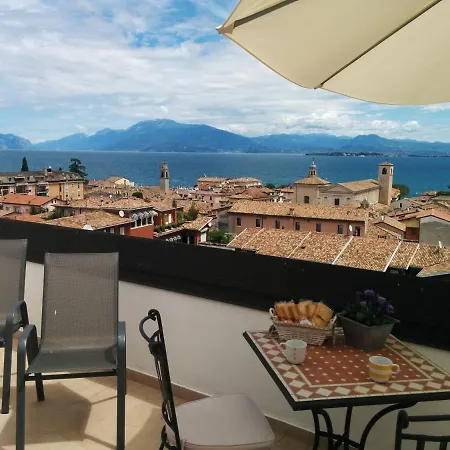 Lovely Studio Apartment With Panoramic View Apartamento Desenzano del Garda